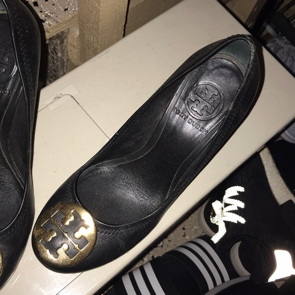 Tory Burch Sophie Wedge closed toe size 6 - Picture 2 of 8